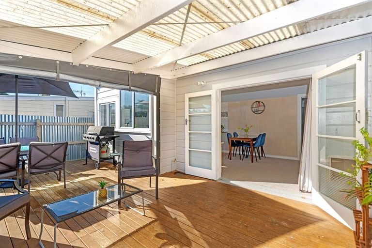 Photo of property in 27 Carnarvon Street, Gisborne, 4010