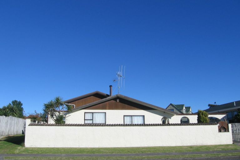 Photo of property in 14 Norfolk Crescent, Otaki Beach, Otaki, 5512