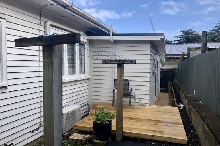 Photo of property in 33b Lake Road, Northcote, Auckland, 0627