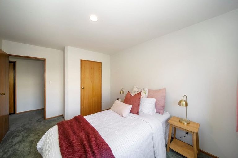 Photo of property in 11 Kinross Drive, Merrilands, New Plymouth, 4312