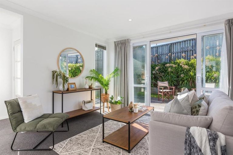 Photo of property in 51 Kapiti Crescent, Titahi Bay, Porirua, 5022