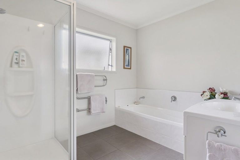 Photo of property in 24/100 Millers Road, Brookfield, Tauranga, 3110