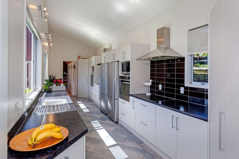 Photo of property in 17 Hahei Beach Road, Hahei, Whitianga, 3591