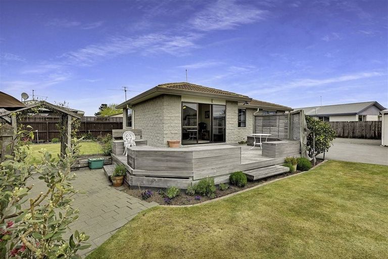 Photo of property in 10a Tamarisk Place, Parklands, Christchurch, 8083