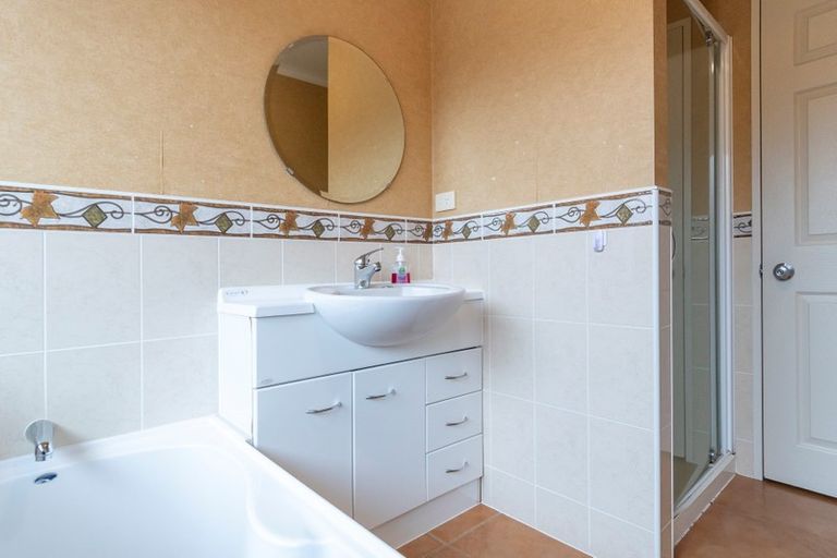 Photo of property in 49 Oteki Park Drive, Welcome Bay, Tauranga, 3112