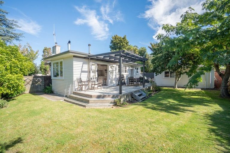 Photo of property in 4 Brett Place, Takaro, Palmerston North, 4412
