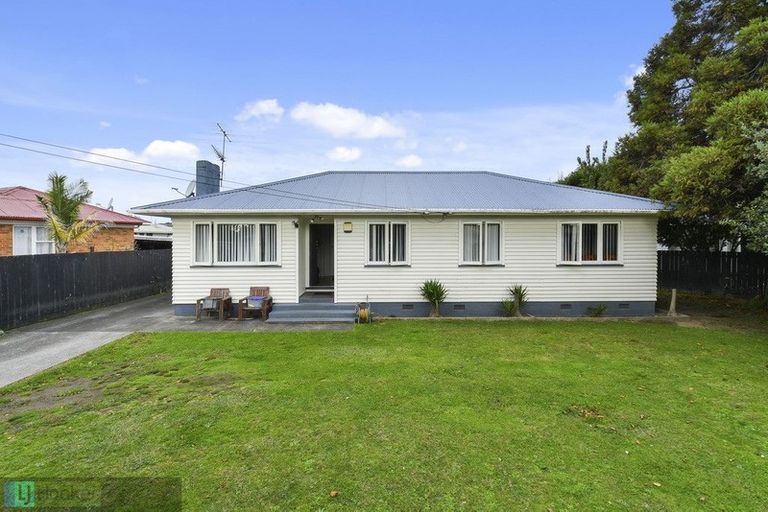Photo of property in 10 Rollerson Street, Papakura, 2110