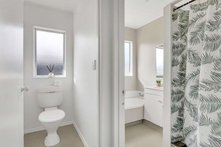 Photo of property in 1/58 Riversdale Drive, Merrilands, New Plymouth, 4312