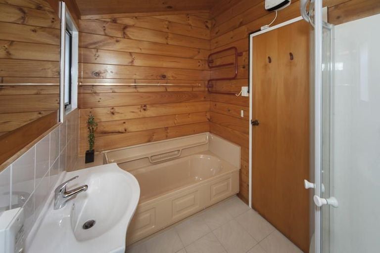 Photo of property in 10 Kitewao Street, Northcote, Auckland, 0627