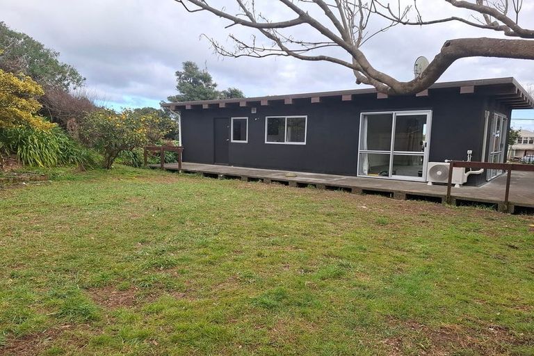 Photo of property in 6 Mahoe Street, Otaki Beach, Otaki, 5512