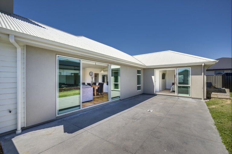 Photo of property in 17 Rangataiki Place, Te Awa, Napier, 4110