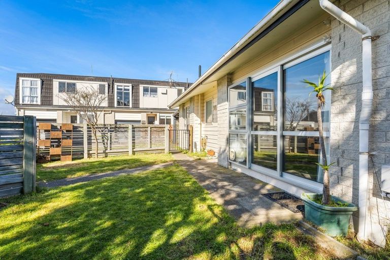 Photo of property in 2 Cobar Close, Maupuia, Wellington, 6022