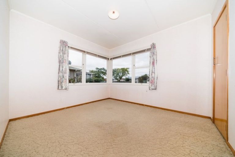 Photo of property in 6 Ellesmere Crescent, Highbury, Palmerston North, 4412