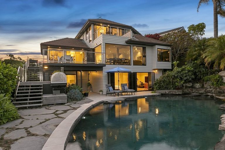 Photo of property in 6 Portal Place, Murrays Bay, Auckland, 0630