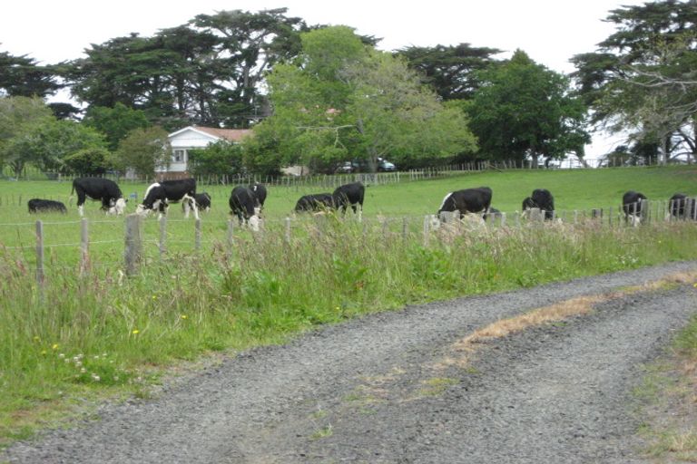 Photo of property in 609 Waitakere Road, Kumeu, 0782