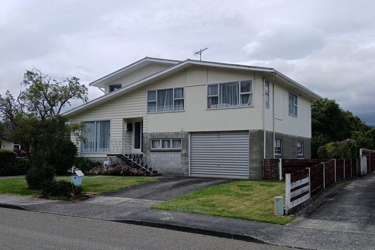 Photo of property in 24 Holdsworth Avenue, Trentham, Upper Hutt, 5018