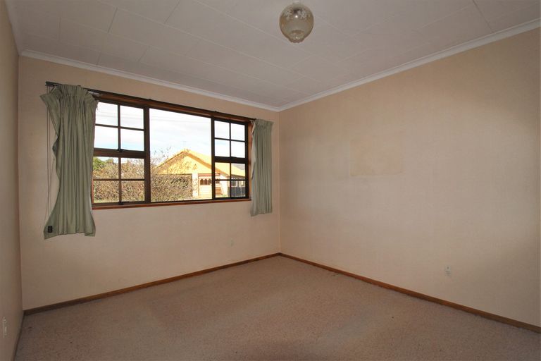 Photo of property in 12 Ashworth Street, Alexandra, 9320