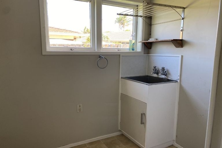 Photo of property in 2/32 Prince Regent Drive, Half Moon Bay, Auckland, 2012