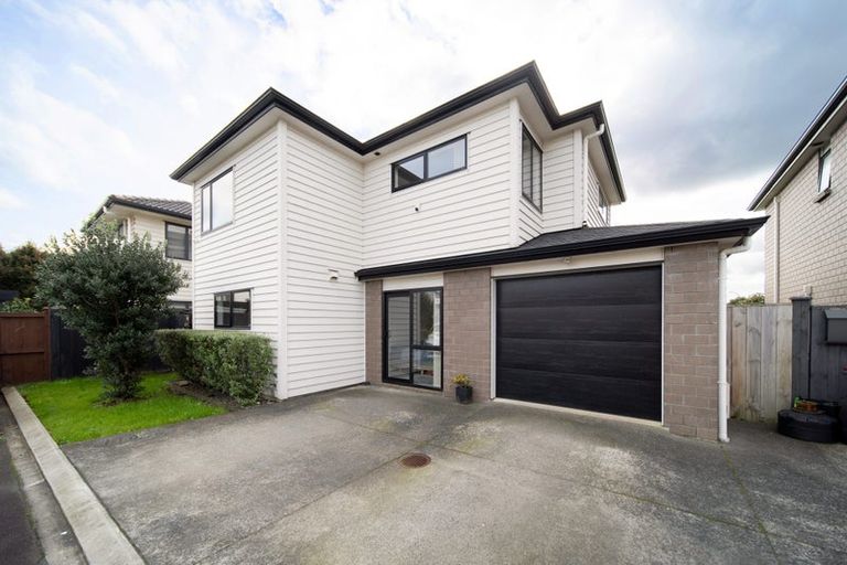 Photo of property in 6 Nga Waka Place, Mangere, Auckland, 2022