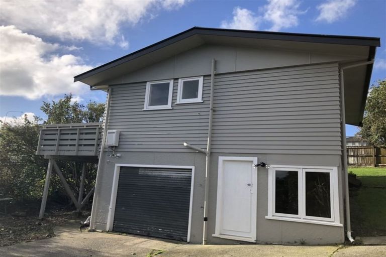 Photo of property in 594 Glenfield Road, Bayview, Auckland, 0629
