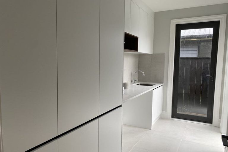 Photo of property in 40 Paparahi Place, Wainui, 0992