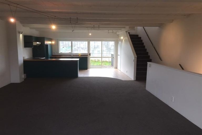 Photo of property in 10 Captain Scott Road, Glen Eden, Auckland, 0602