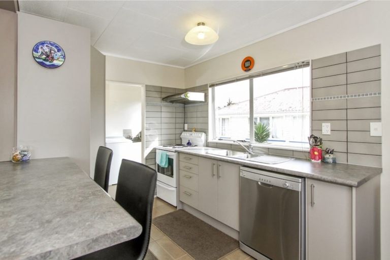 Photo of property in 2/46 Brandon Road, Glen Eden, Auckland, 0602