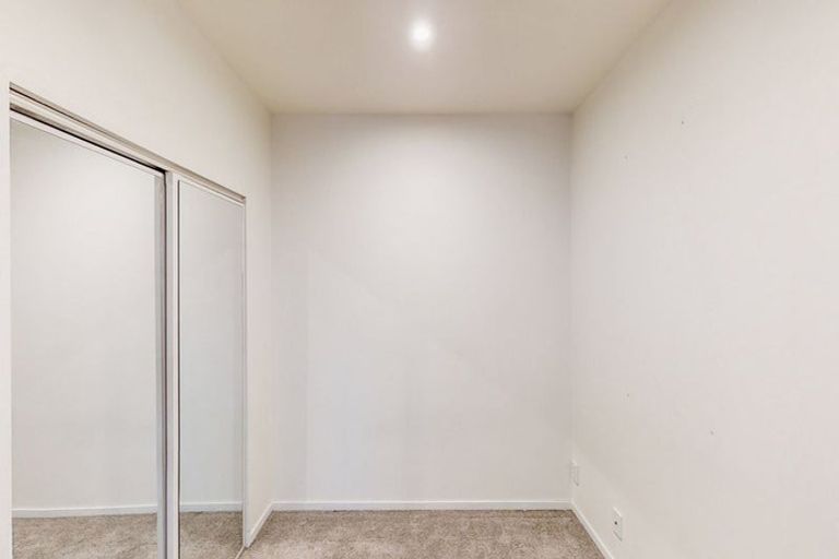 Photo of property in Stadium Garden Flats, 311/107 Thorndon Quay, Pipitea, Wellington, 6011