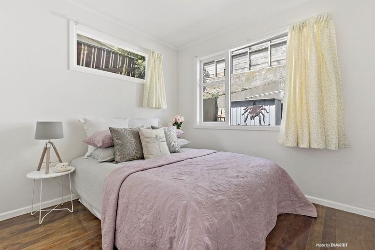 Photo of property in 1/165 Severn Street, Island Bay, Wellington, 6023