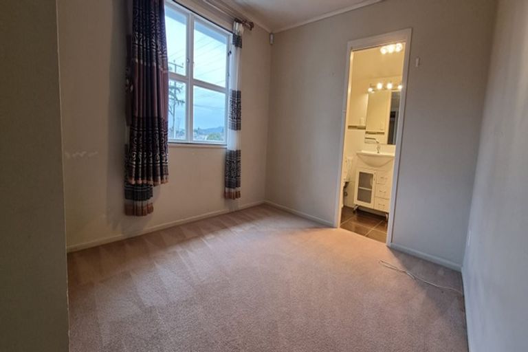 Photo of property in 2 Graham Collins Drive, Windsor Park, Auckland, 0632