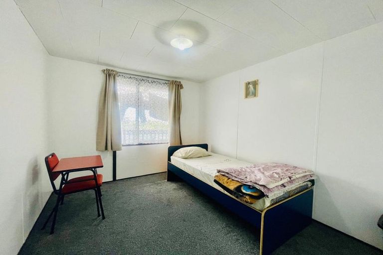 Photo of property in 1/16 Sarajevo Place, Massey, Auckland, 0614