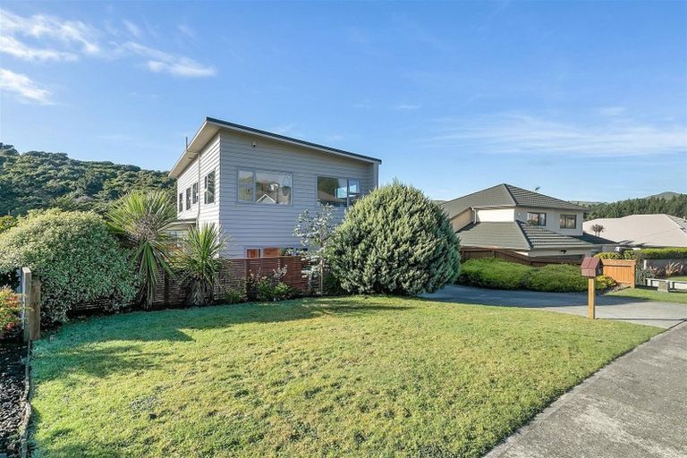 Photo of property in 51 Te Puia Drive, Aotea, Porirua, 5024