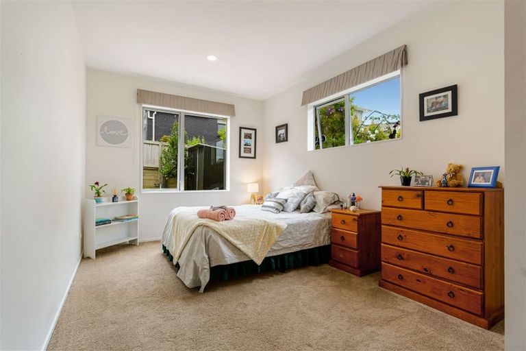 Photo of property in 21 Tawa Place, Orewa, 0931