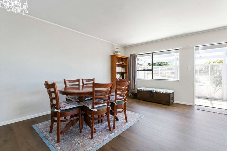 Photo of property in 1/2 West Street, Papakura, 2110