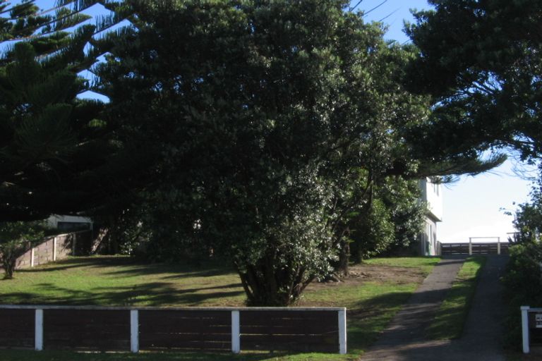 Photo of property in 139 Tutere Street, Waikanae Beach, Waikanae, 5036