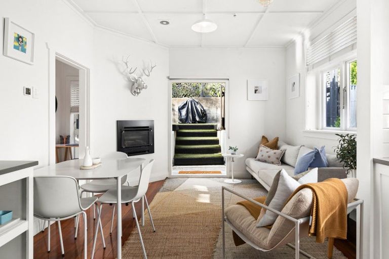 Photo of property in 44 Faraday Street, Hospital Hill, Napier, 4110