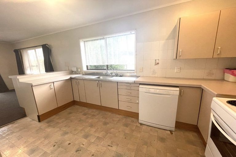 Photo of property in 35 Kirby Street, Glendene, Auckland, 0602