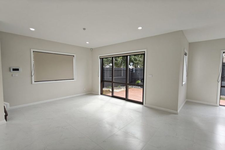 Photo of property in 52d Hutchinsons Road, Bucklands Beach, Auckland, 2014