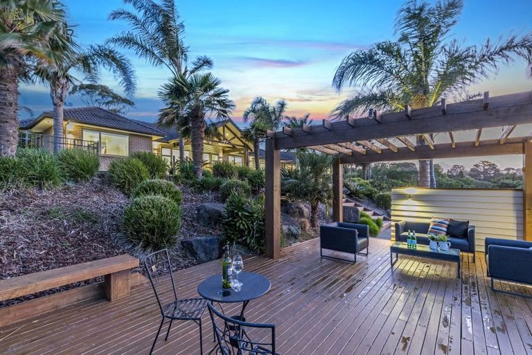 Photo of property in 127 Vaughans Road, Okura, Albany, 0792