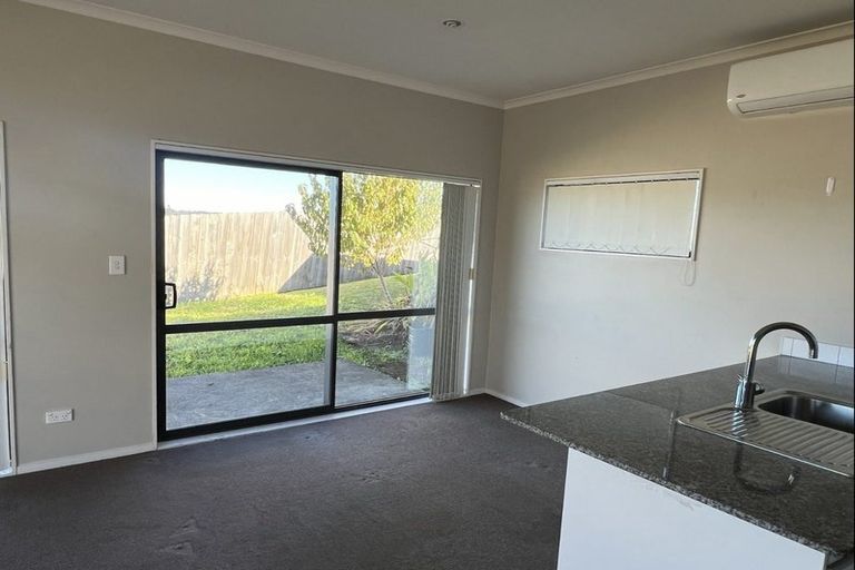 Photo of property in 36 Tiriwa Drive, Massey, Auckland, 0614