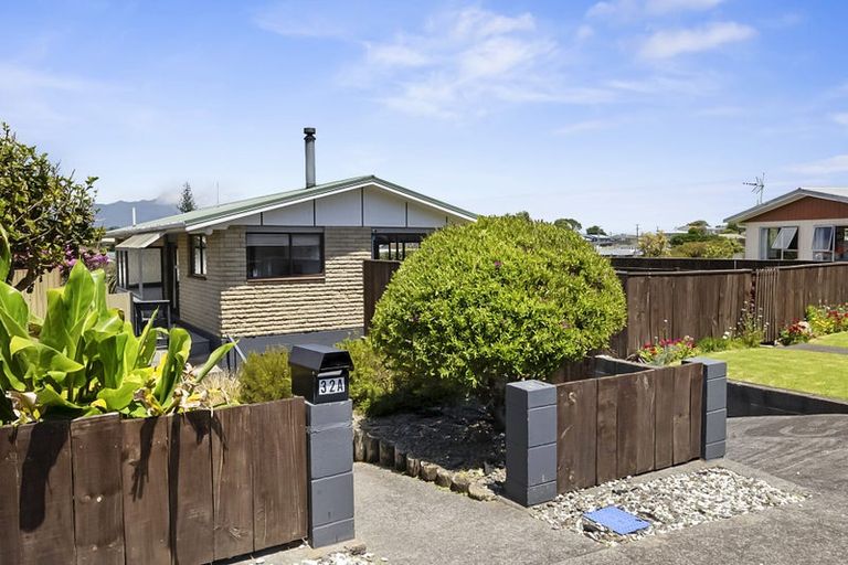 Photo of property in 32a Simons Street, Moturoa, New Plymouth, 4310