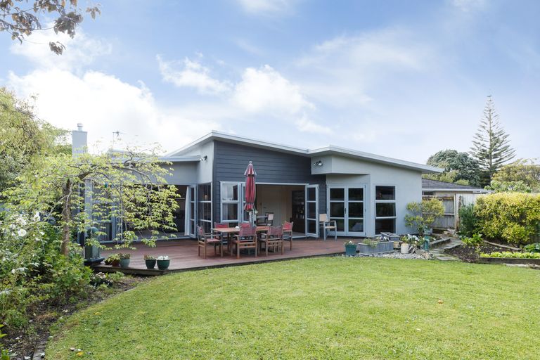 Photo of property in 19 Karina Terrace, Roslyn, Palmerston North, 4414