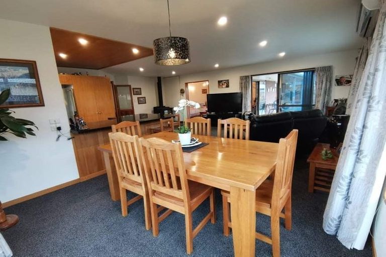 Photo of property in 11 Amdale Avenue, Broomfield, Christchurch, 8042