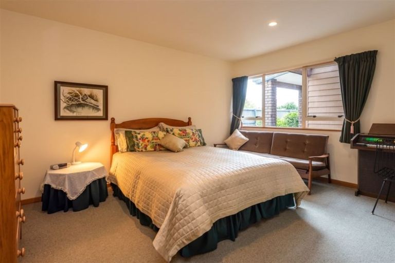 Photo of property in 2 Pentonville Close, Westmorland, Christchurch, 8025