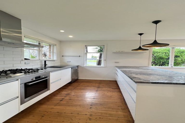 Photo of property in 2 Leander Road, Bayswater, Auckland, 0622