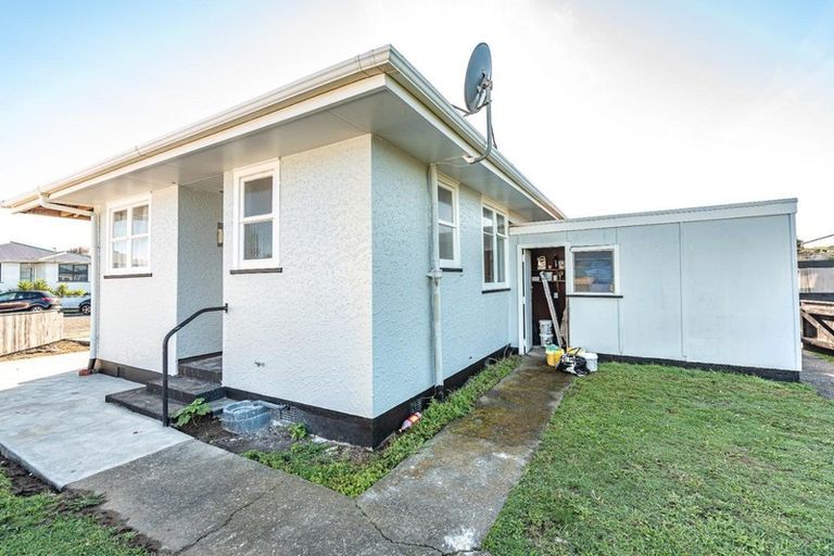 Photo of property in 1 Kupe Place, Castlecliff, Whanganui, 4501
