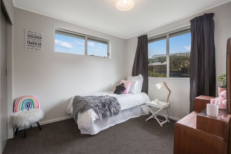 Photo of property in 5 Woolwich Close, Whitby, Porirua, 5024