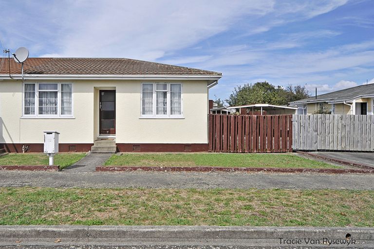Photo of property in 1b Hobson Place, Takaro, Palmerston North, 4412