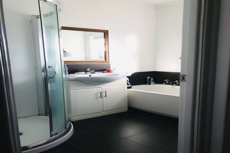 Photo of property in 33 Paparoa Road, Cockle Bay, Auckland, 2014