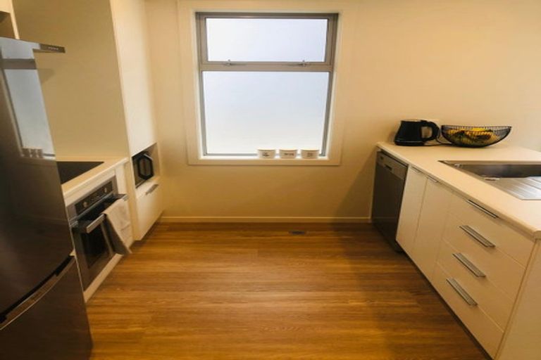 Photo of property in 27 Barber Grove, Moera, Lower Hutt, 5010